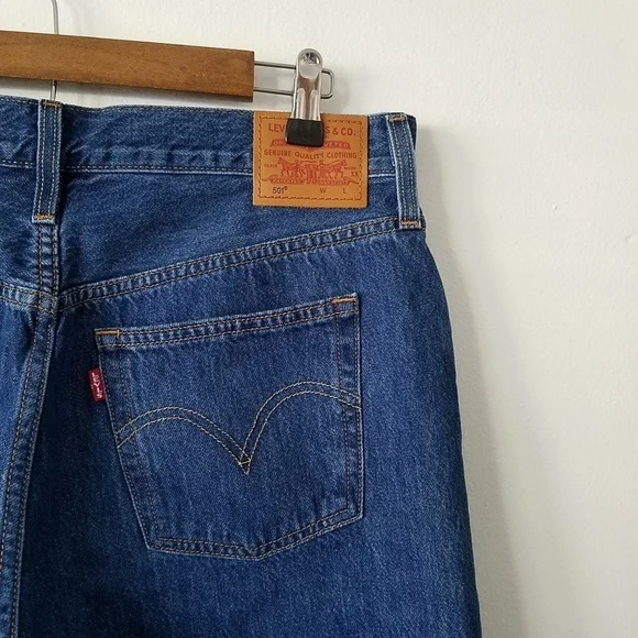 𝅺Levi's  501 Medium Wash High Rise Frayed Hem Denim Shorts Women's Size 30 - Picture 8 of 12